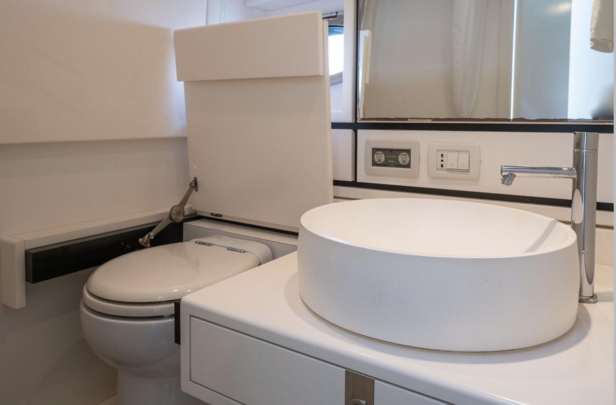 2008 Itama 43 