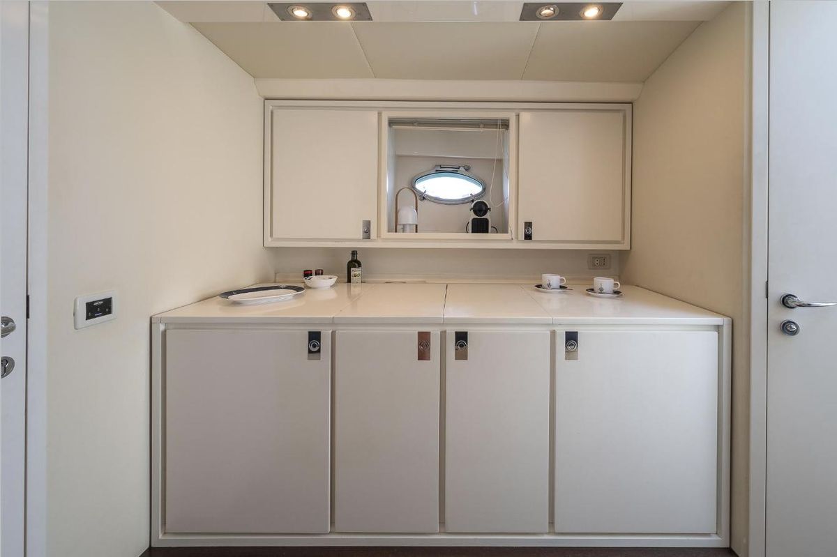 2008 Itama 43 
