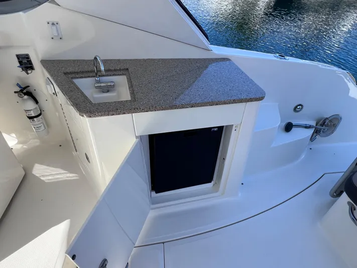  Yacht Photos Pics 2016 Sea Ray 350 Sundancer boat kitchenette with sink and storage.