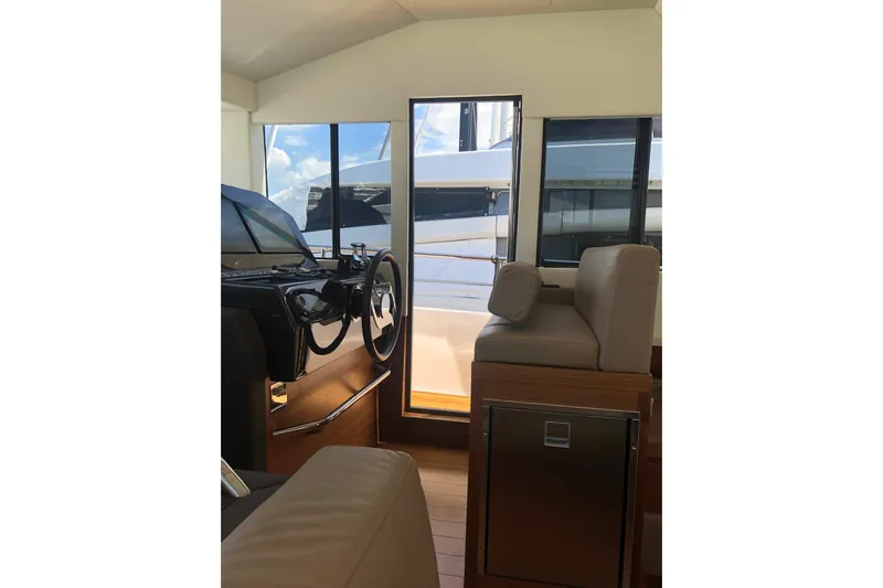  Yacht Photos Pics Interior of 2020 Sundeck Yachts 580, featuring helm and seating area.