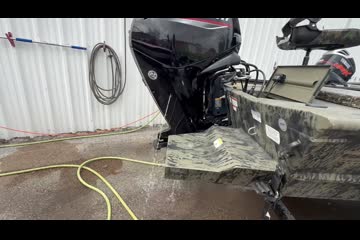 Tracker Grizzly 1860 MVX CC video