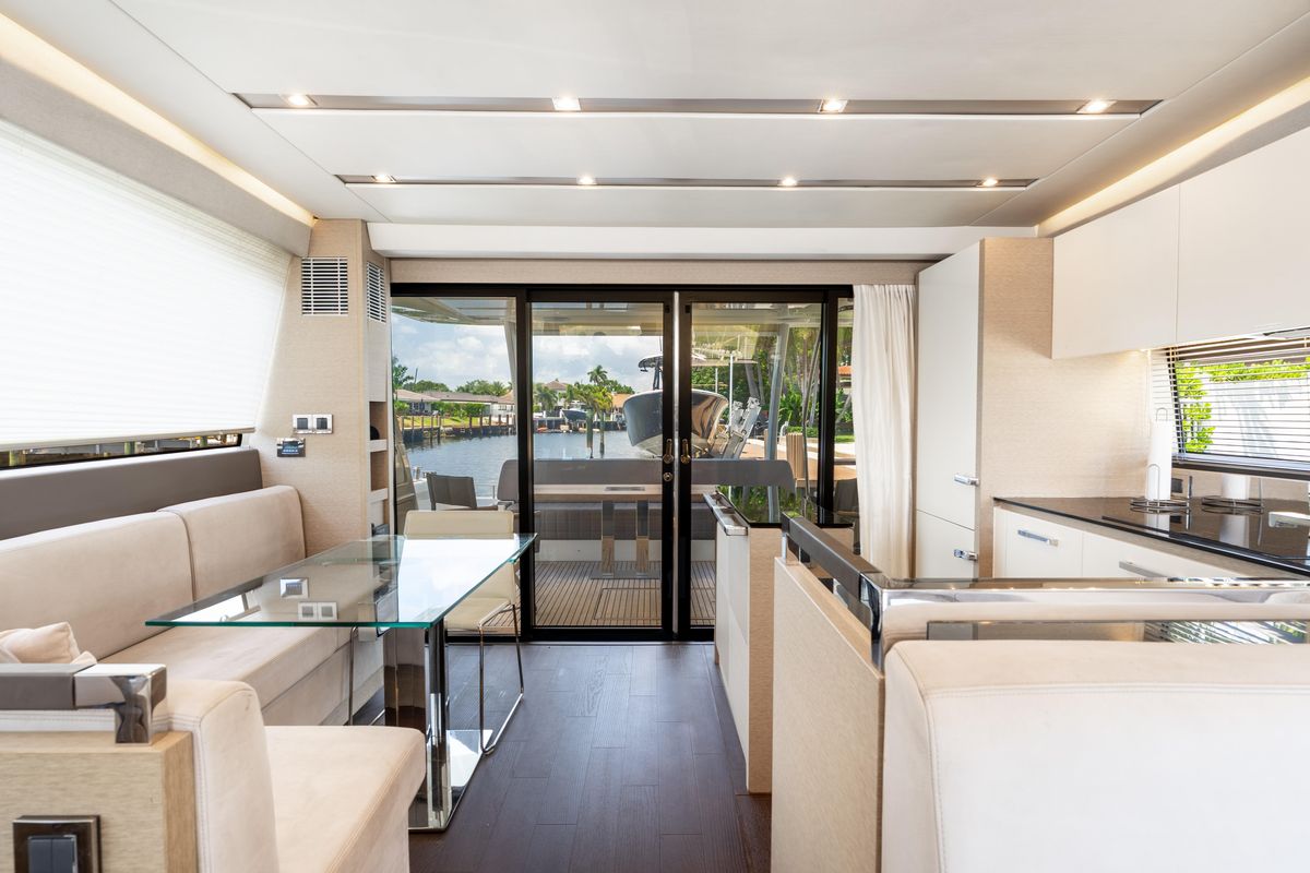 2018 Prestige 68 