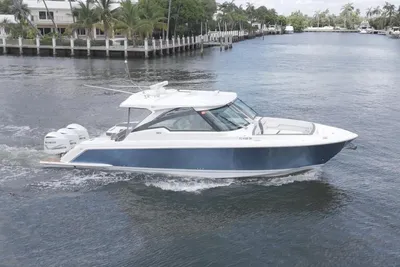 Tiara Yachts 38 LX