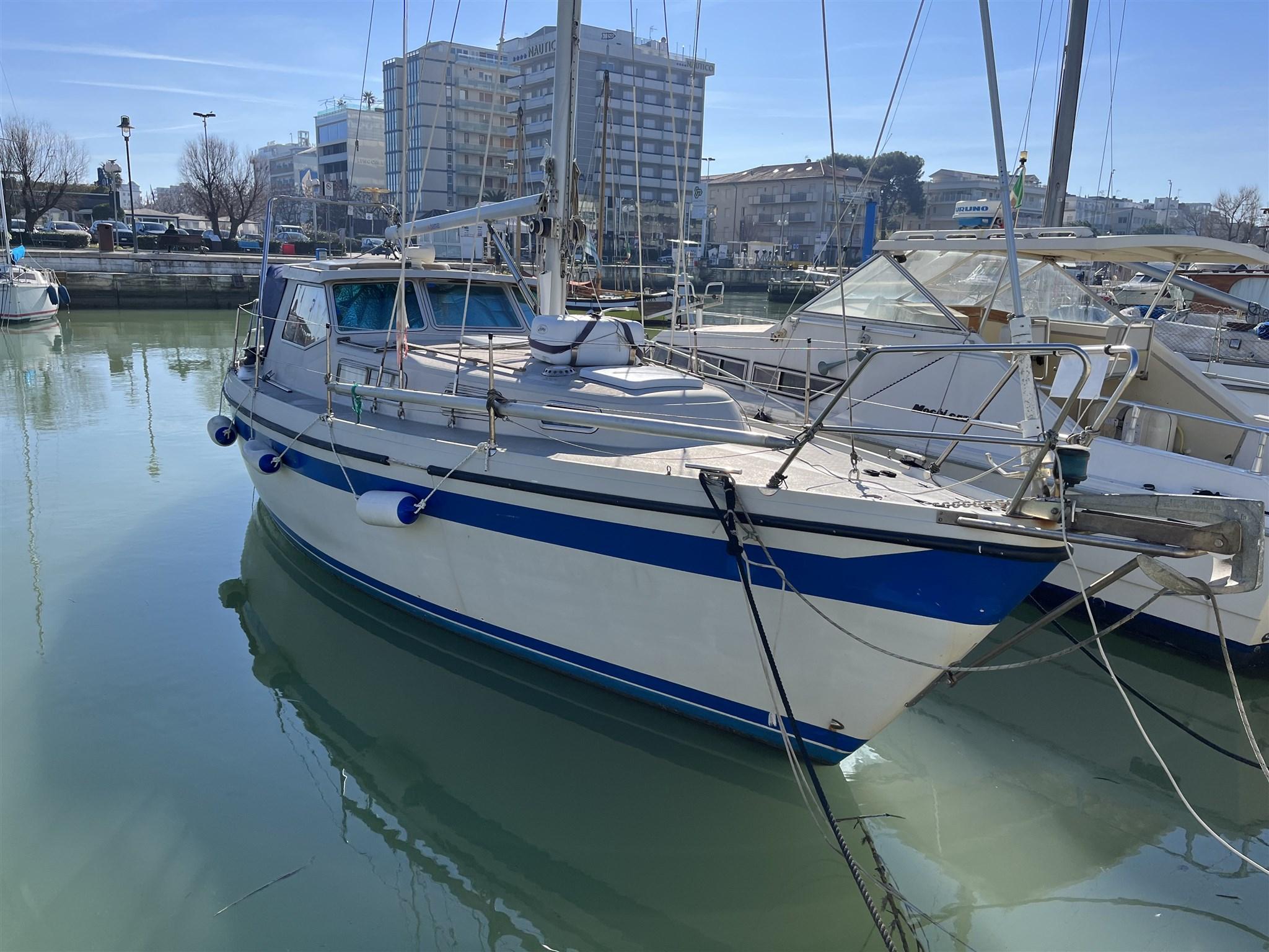 lm 32 yacht for sale