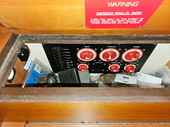 Ocean Breeze Yacht Photos Pics DC BATTERY SWITCHES