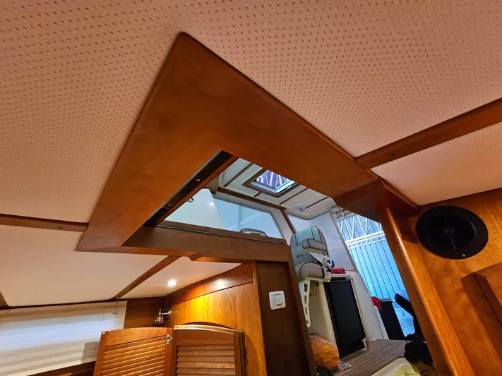 Ocean Breeze Yacht Photos Pics CABIN ENTRYWAY FROM SALON HELM DECK