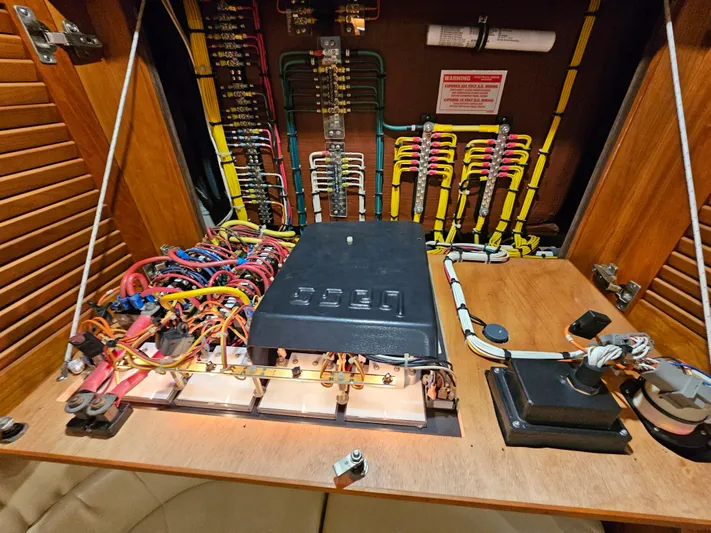 Ocean Breeze Yacht Photos Pics IMPECCABLE ELECTRICAL WIRING!!