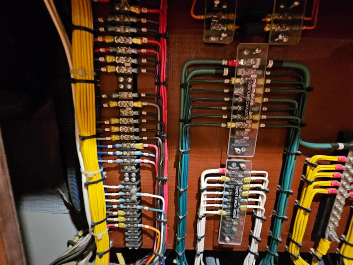 Ocean Breeze Yacht Photos Pics IMPECCABLE ELECTRICAL WIRING!!