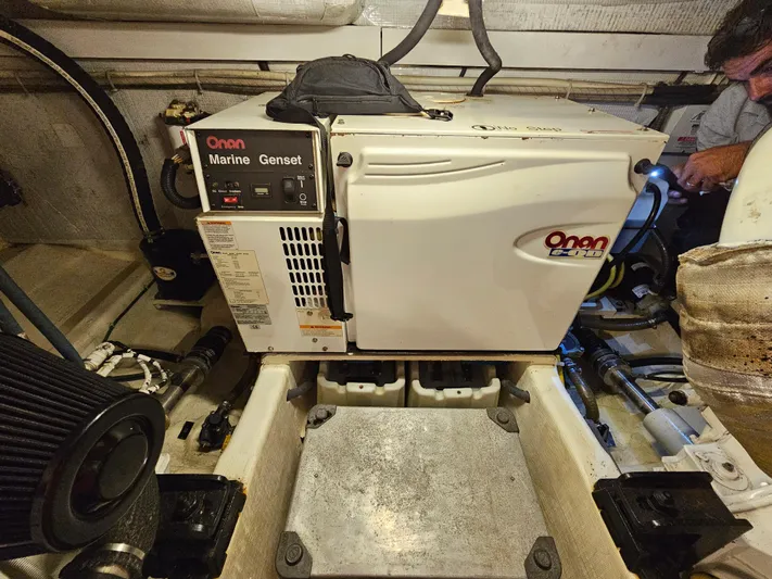 Ocean Breeze Yacht Photos Pics ONAN 7KW GENERATOR W/SOUND SHIELD