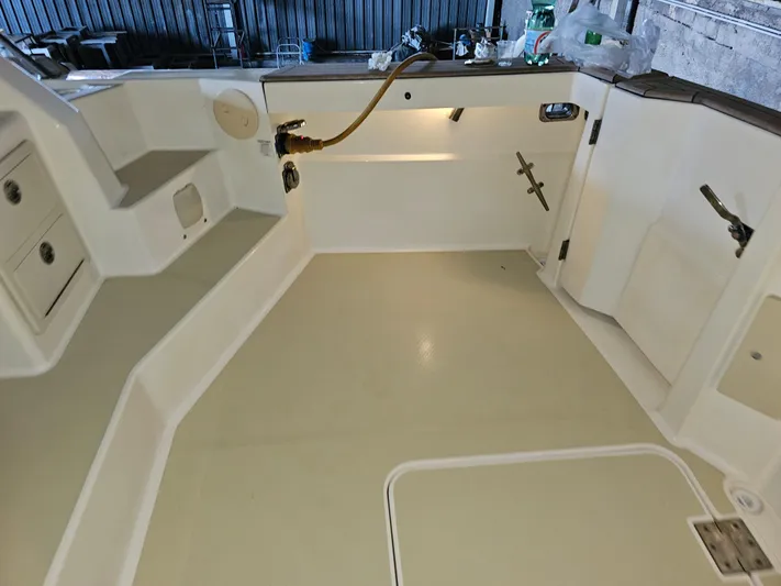 Ocean Breeze Yacht Photos Pics AFT COCKPIT LOOKING TO STBD.