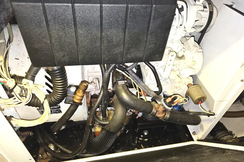 Ocean Breeze Yacht Photos Pics CLEAN CORROSSION FREE GENERATOR INSIDE SOUND SHIELD