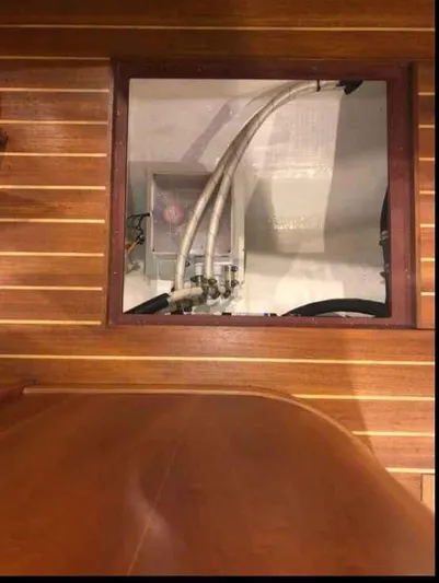 Ocean Breeze Yacht Photos Pics EXTREMELY CLEAN & DRY BILGES THROUGHOUT!!