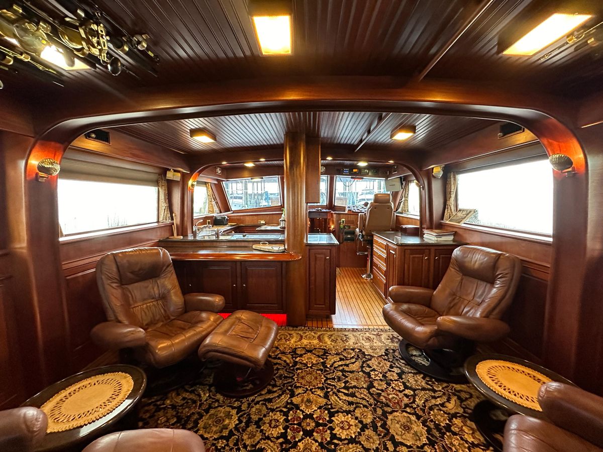 2010 Bertram 58 