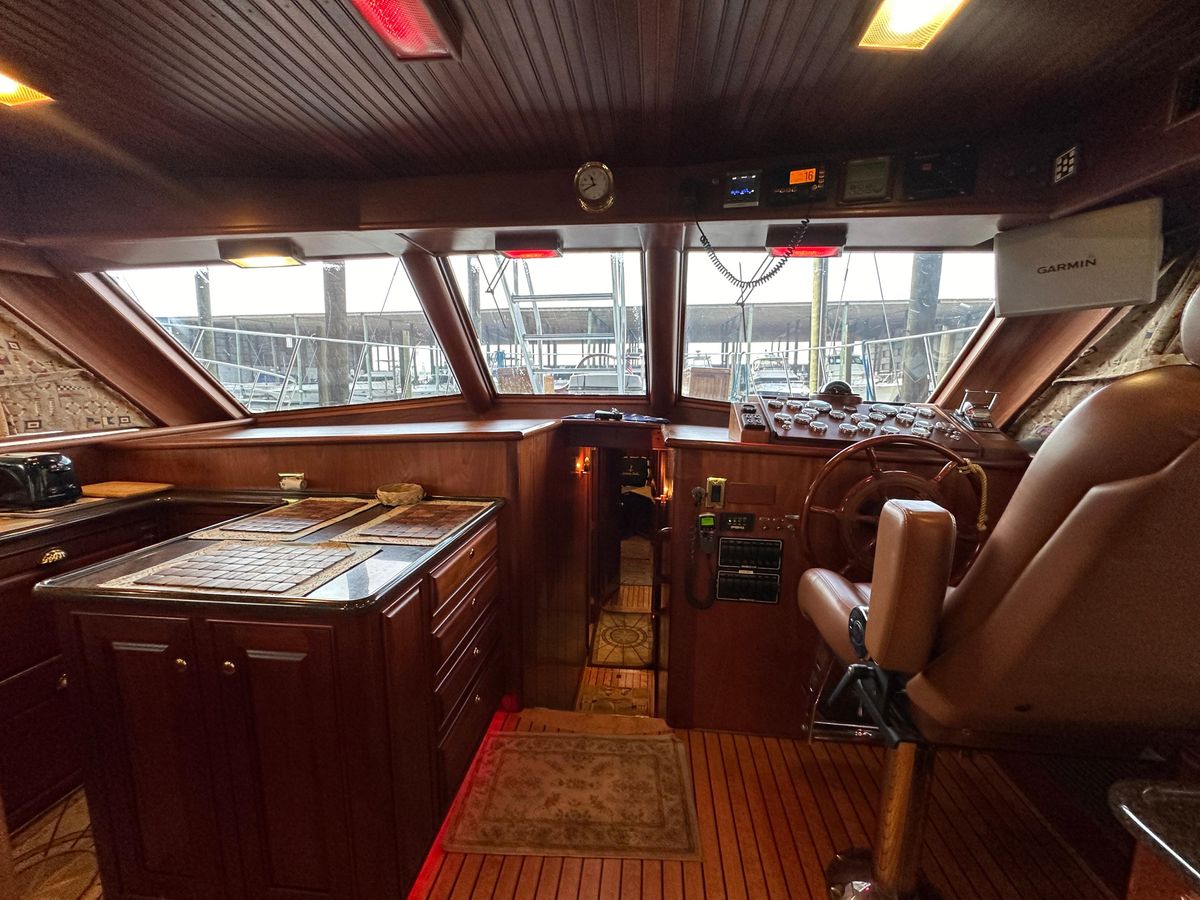 2010 Bertram 58 