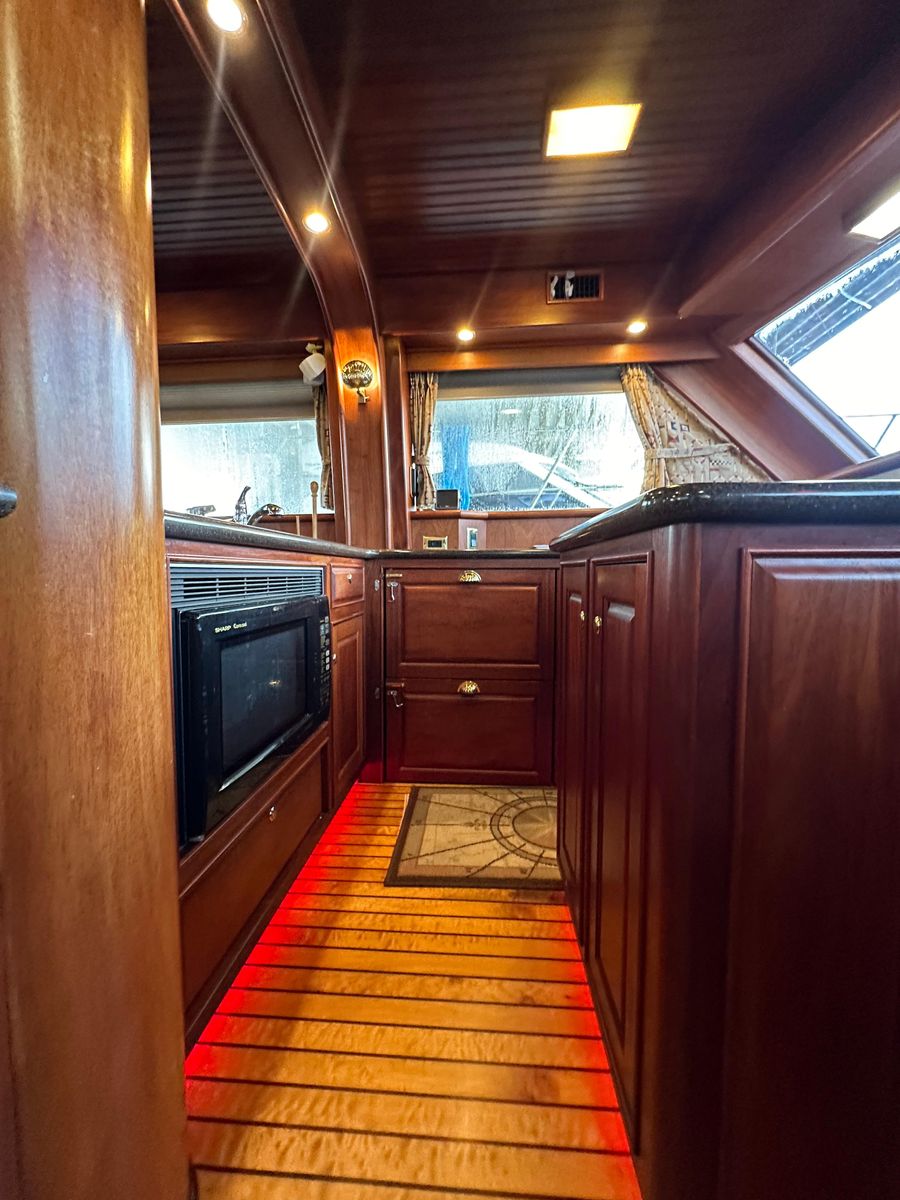 2010 Bertram 58 