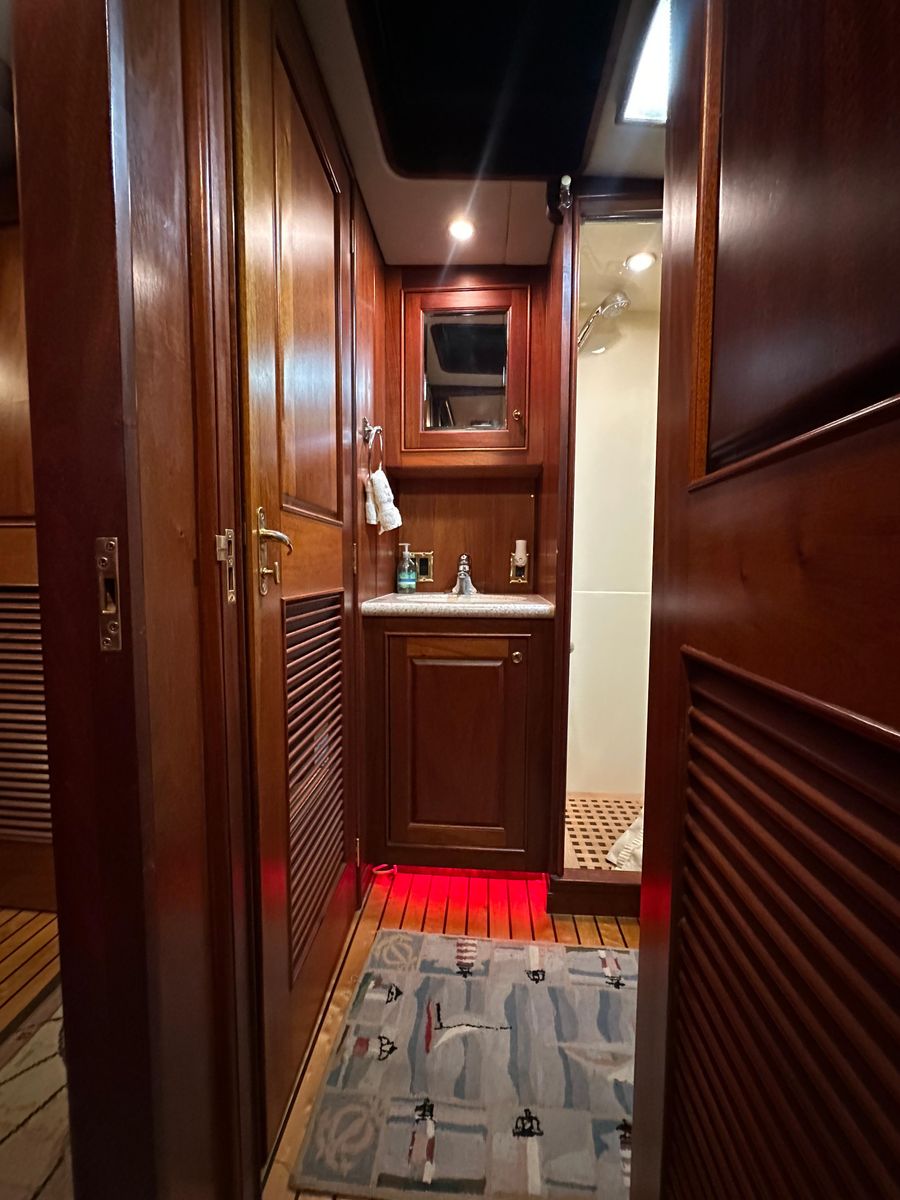 2010 Bertram 58 