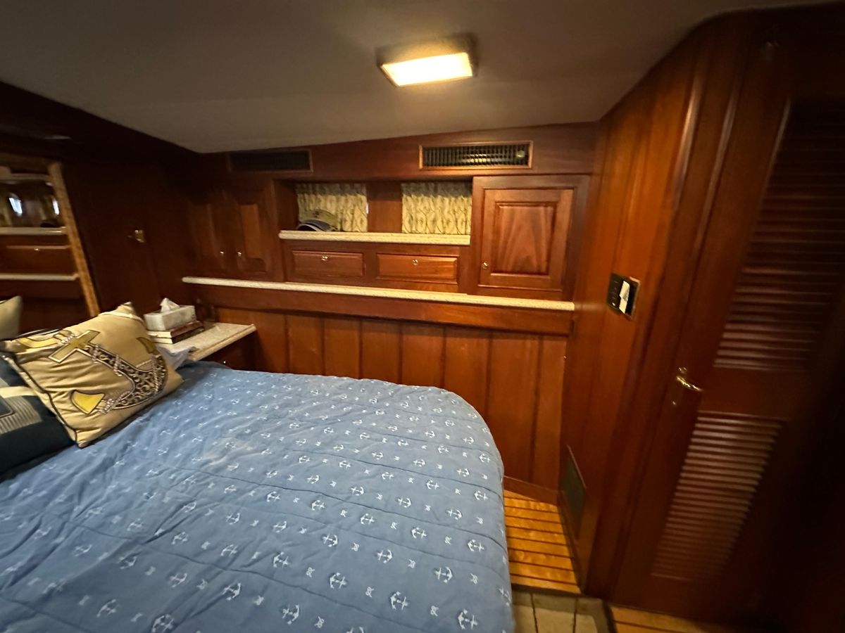 2010 Bertram 58 