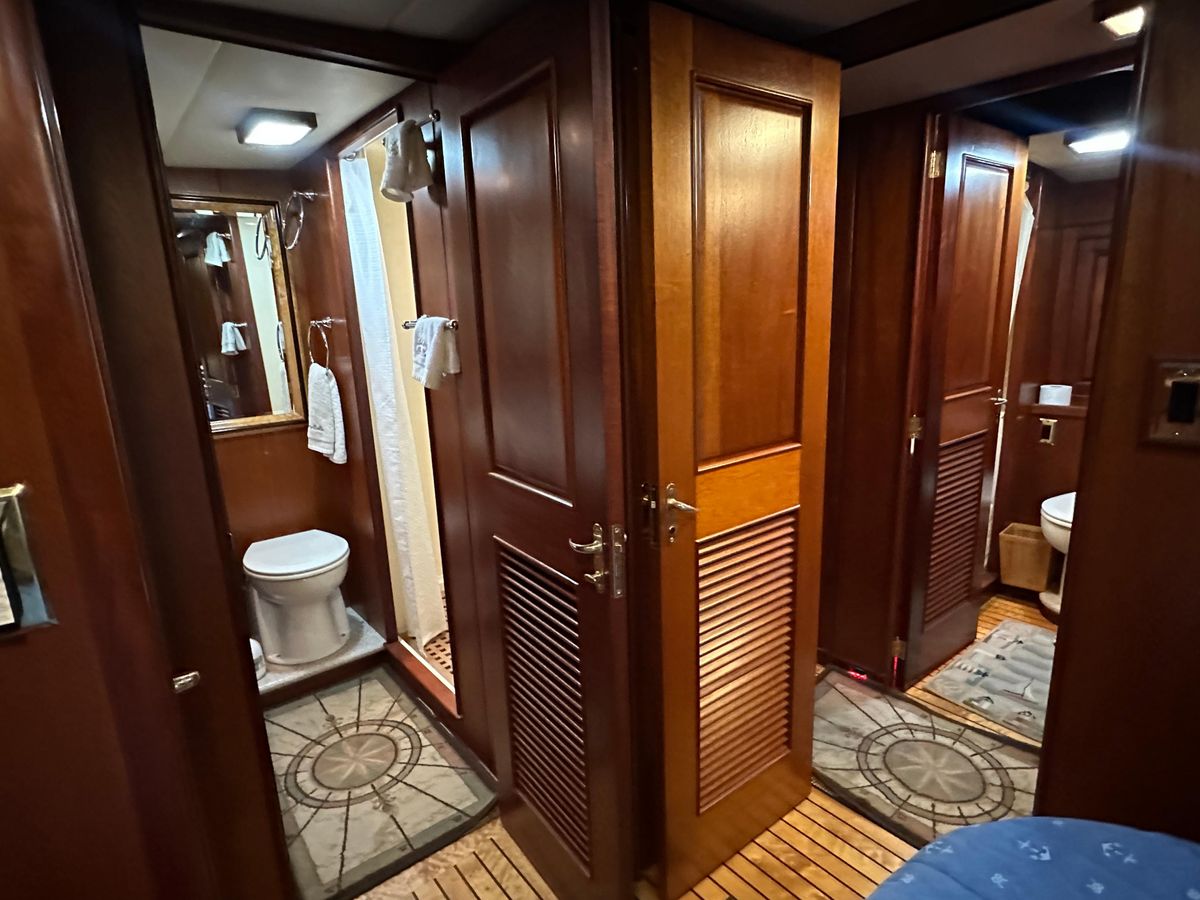 2010 Bertram 58 