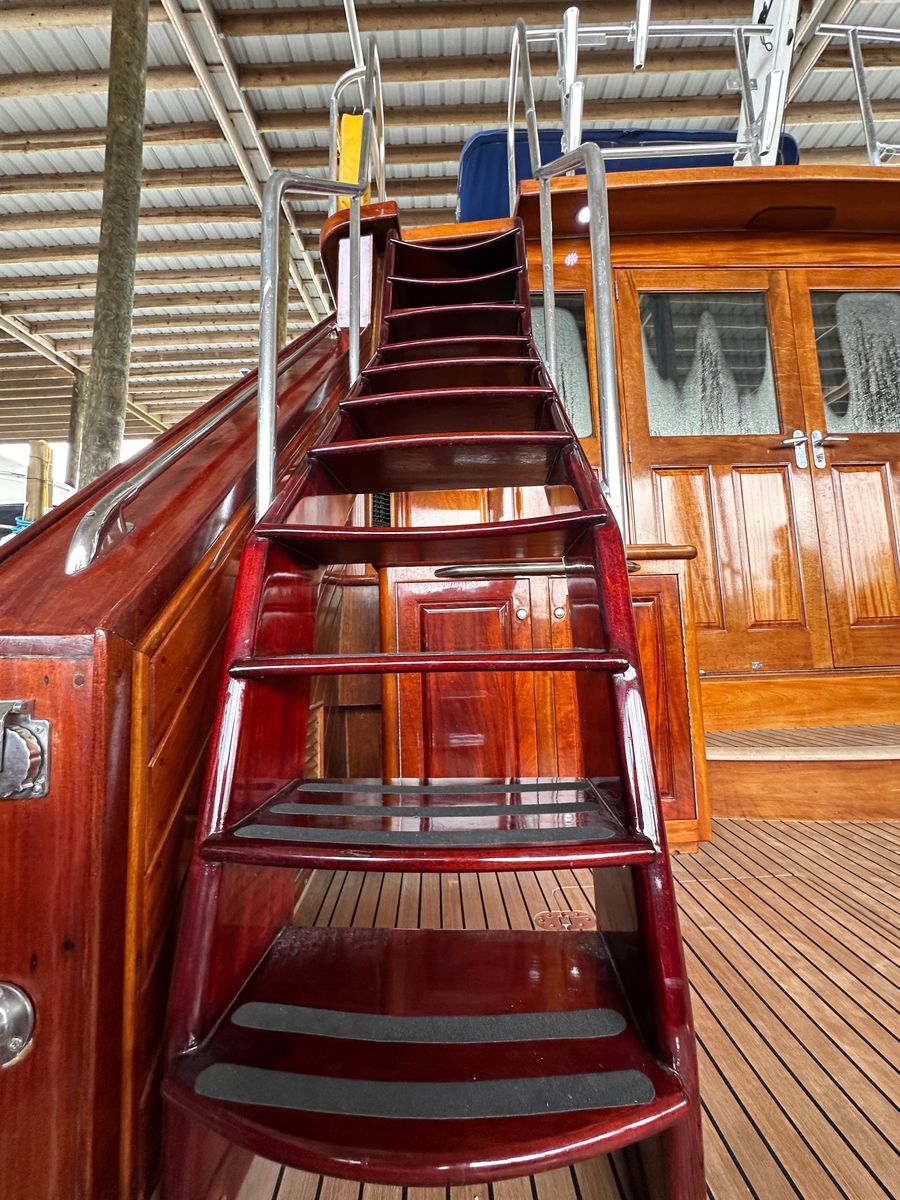 2010 Bertram 58 