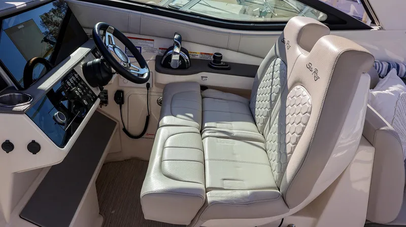 4743jg Yacht Photos Pics Interior of 2021 Sea Ray 320 Sundancer boat with modern helm and seating.
