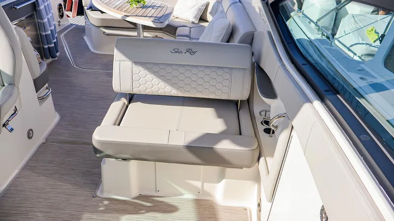 4743jg Yacht Photos Pics Luxurious interior of 2021 Sea Ray 320 Sundancer boat with plush seating.