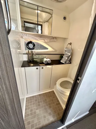 4743jg Yacht Photos Pics 2021 Sea Ray 320 Sundancer bathroom with modern fixtures and ample storage.