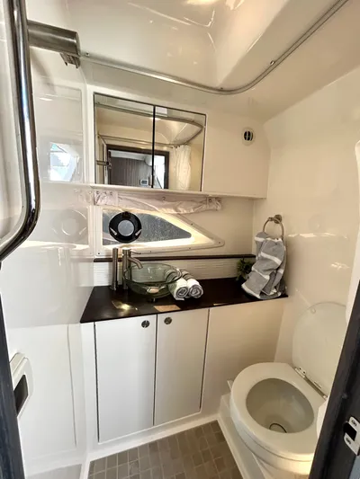 4743jg Yacht Photos Pics Modern bathroom in 2021 Sea Ray 320 Sundancer yacht with sleek fixtures.