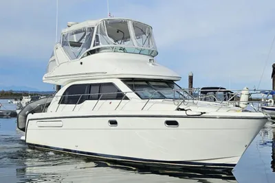 Bayliner 3488 Command Bridge
