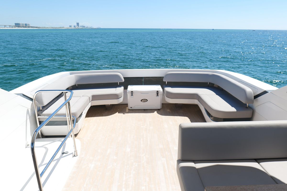 2022 Pearl 62 