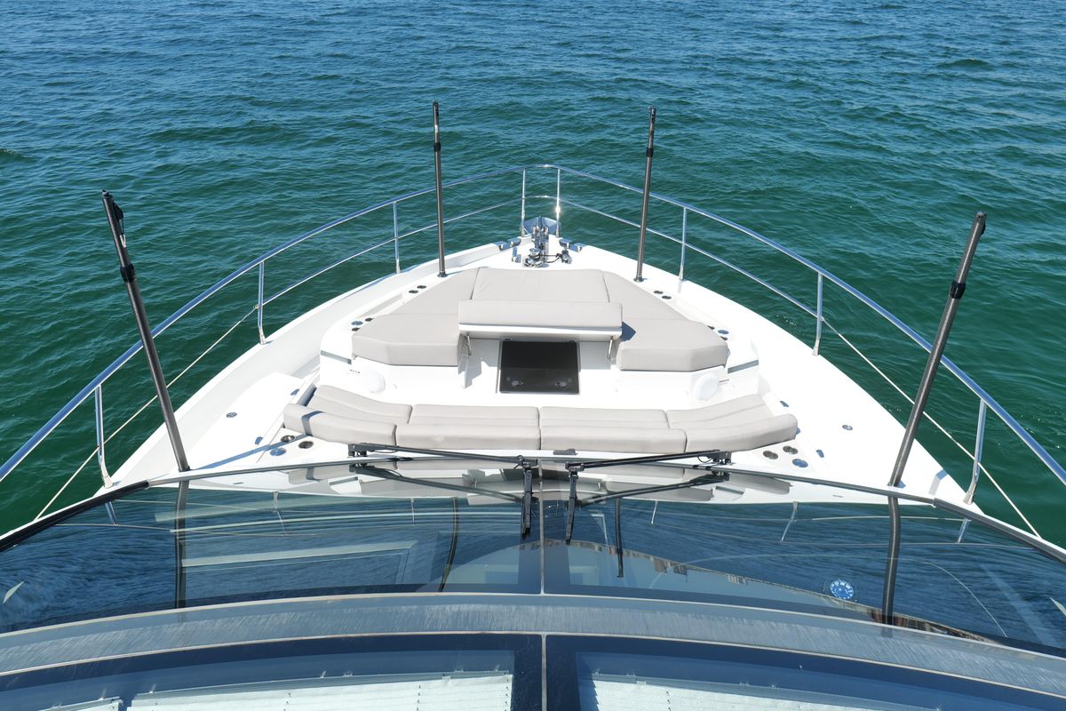 2022 Pearl 62 