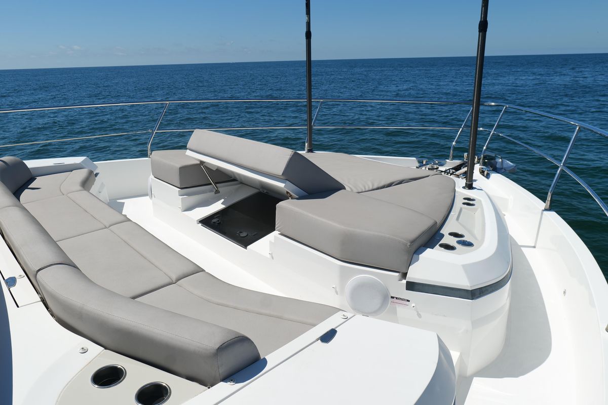 2022 Pearl 62 