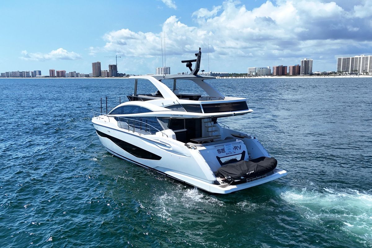 2022 Pearl 62 