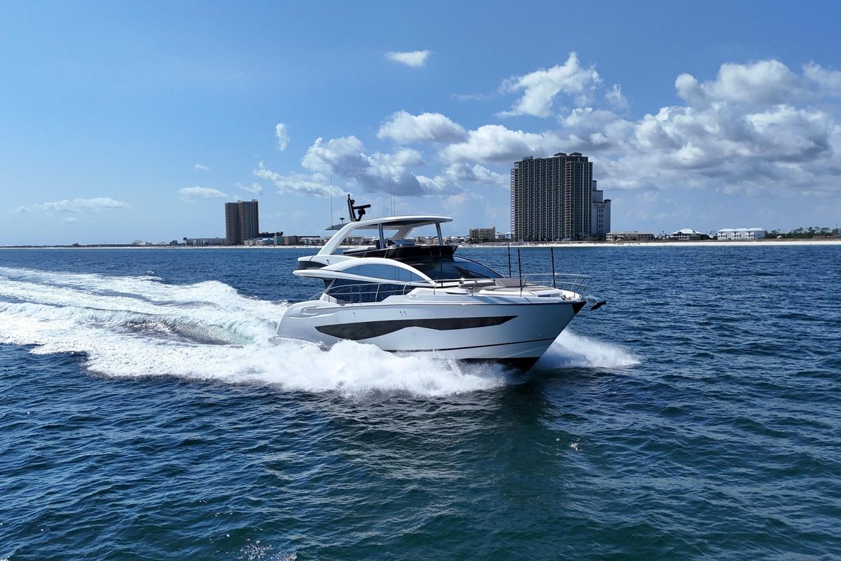 2022 Pearl 62 