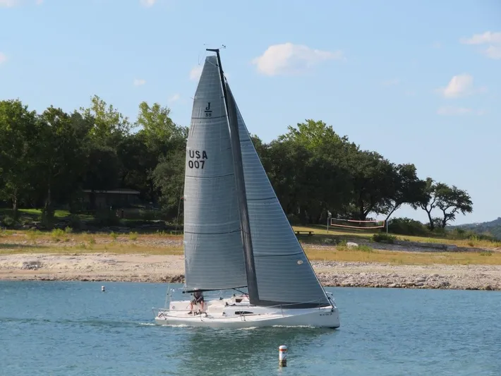 Shaken Yacht Photos Pics J/88 Upwind Sailing