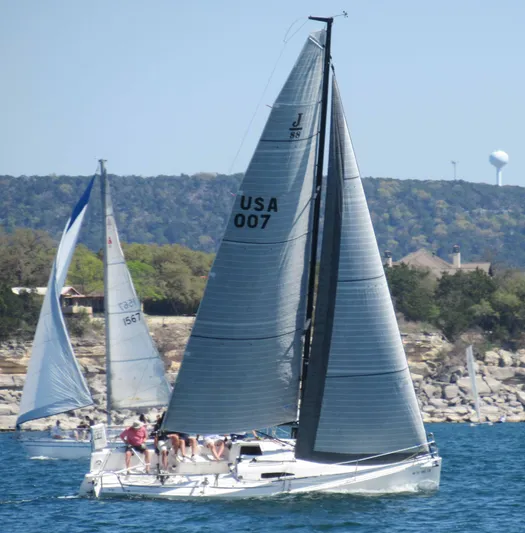 Shaken Yacht Photos Pics Upwind Sailing