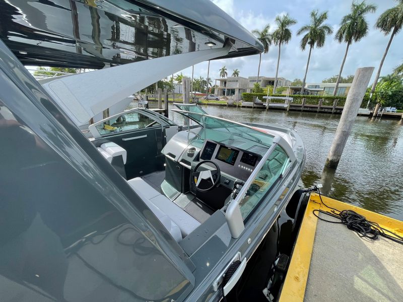 2022 Aviara AV32 Outboard