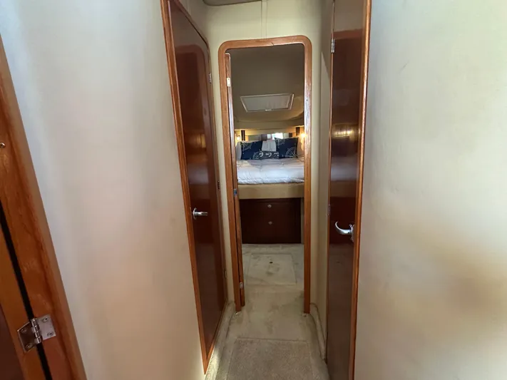  Yacht Photos Pics Hallway leading to bedroom in 2005 Sea Ray 420 Sedan Bridge yacht.