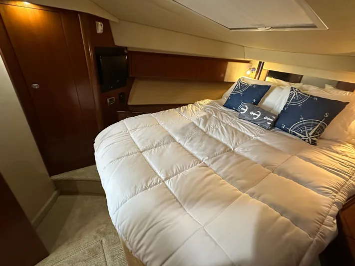  Yacht Photos Pics Luxurious bedroom interior of 2005 Sea Ray 420 Sedan Bridge yacht.