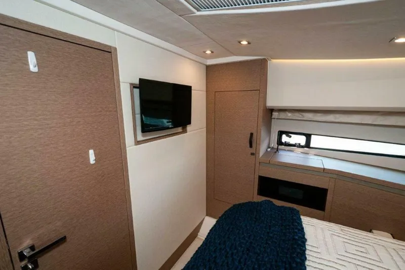 Can't Anchor Us Yacht Photos Pics 2017 Prestige 460 Flybridge- "Can't Anchor Us"- VIP Stateroom