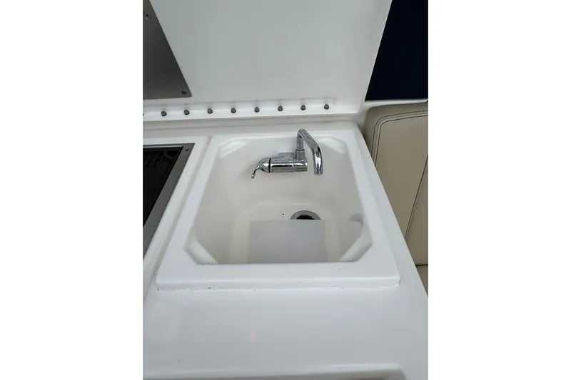  Yacht Photos Pics 2018 Pursuit OS 325 Offshore boat sink with chrome faucet.