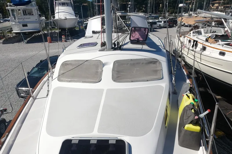  Yacht Photos Pics 2005 Catalina Morgan 440 sailboat on land, surrounded by other boats in a marina.