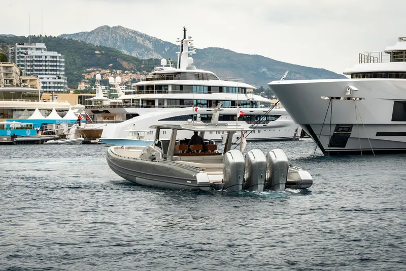 H2 Yacht Photos Pics 