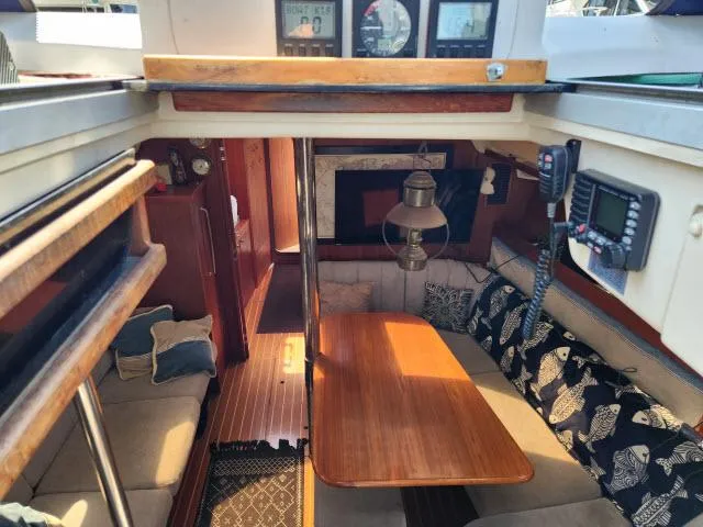 Plan B Yacht Photos Pics Interior of 1998 Hunter 450 Passage sailboat with cozy seating and wooden table.