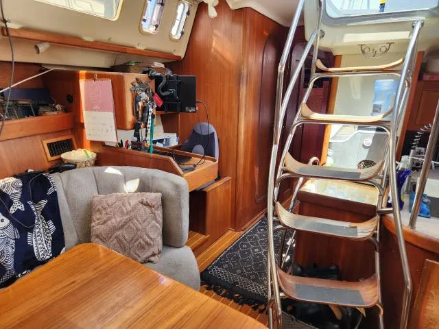 Plan B Yacht Photos Pics Interior of 1998 Hunter 450 Passage sailboat with wooden furnishings and a cozy seating area.
