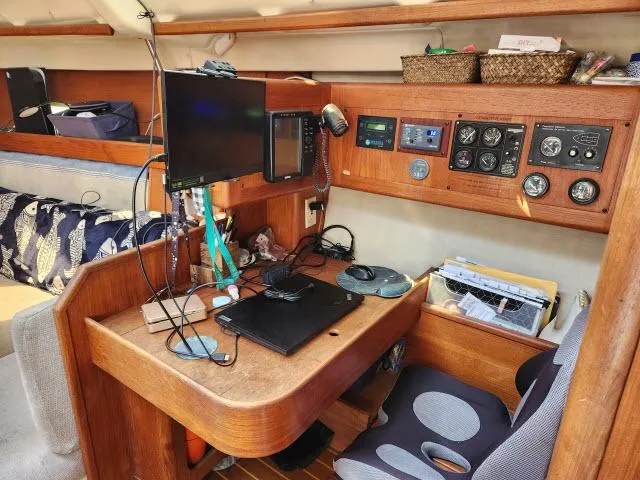 Plan B Yacht Photos Pics Interior of 1998 Hunter 450 Passage sailboat with navigation station and electronics.