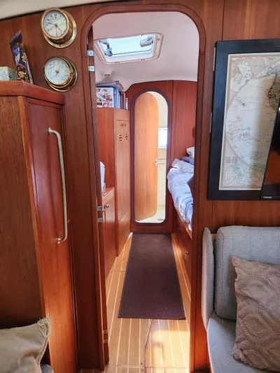 Plan B Yacht Photos Pics Interior of 1998 Hunter 450 Passage sailboat with wooden finish and cozy cabin layout.