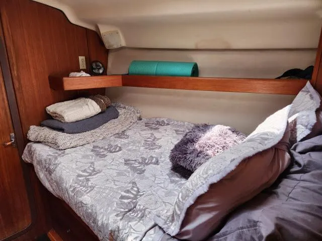 Plan B Yacht Photos Pics Cozy cabin interior of 1998 Hunter 450 Passage sailboat with neatly arranged bedding.