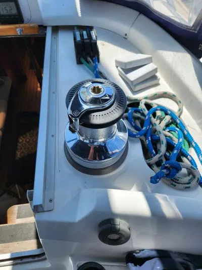 Plan B Yacht Photos Pics Sailing winch and ropes on a 1998 Hunter 450 Passage yacht deck.