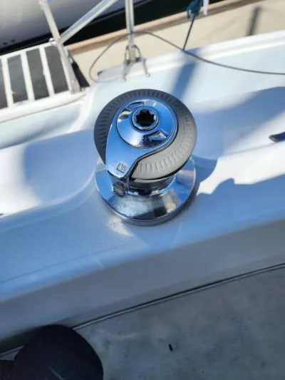 Plan B Yacht Photos Pics Winch on 1998 Hunter 450 Passage sailboat deck, close-up view.
