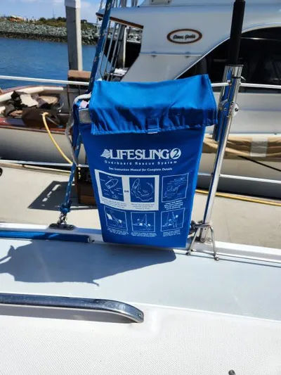 Plan B Yacht Photos Pics Lifesling 2 rescue system on 1998 Hunter 450 Passage sailboat deck.